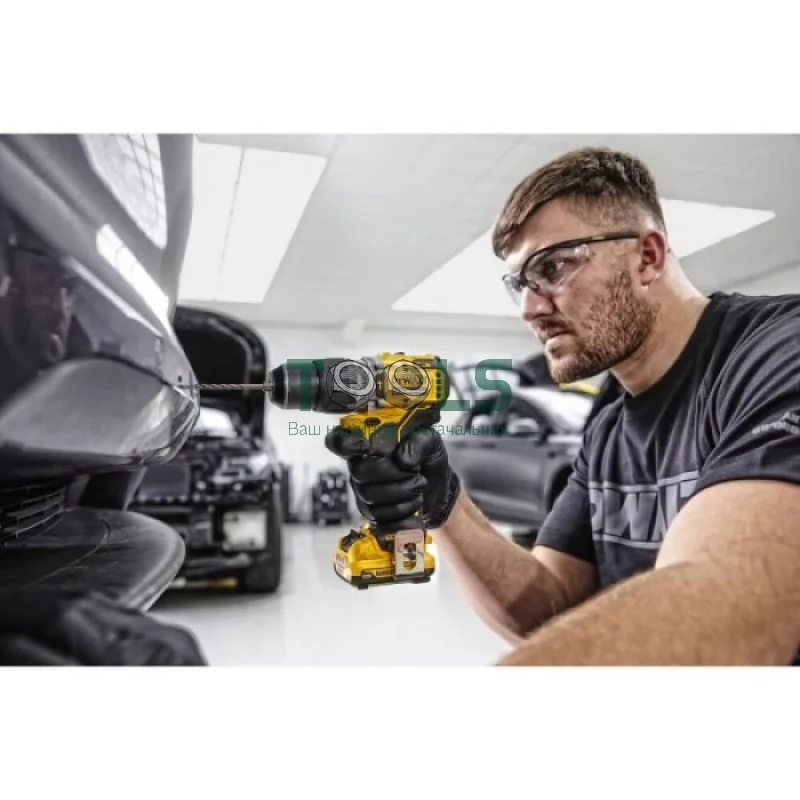 Аккумуляторная ударная дрель-шуруповерт DeWALT DCD706D2 (2х12 В, 2 А*ч, 57.5 Н*м)