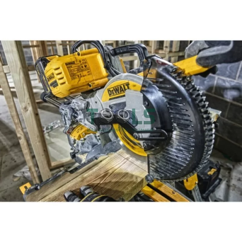 Аккумуляторная торцовочная пила DeWALT DCS727N (54 В, без АКБ, 250 мм)