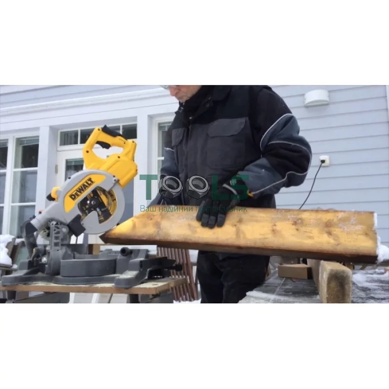 Аккумуляторная торцовочная пила DeWALT DCS777T2 (2х54 В, 6 А*ч, 216 мм)