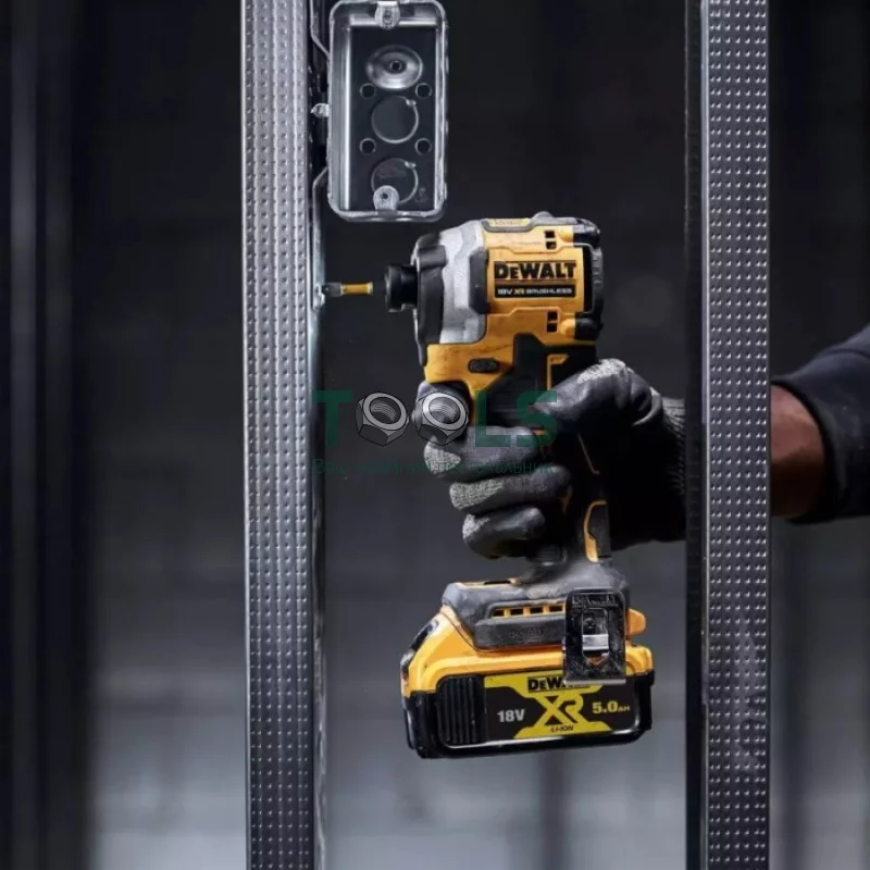 Аккумуляторный ударный шуруповерт DeWALT DCF850P2T (18 В, 5 А*ч, 206 Н*м)