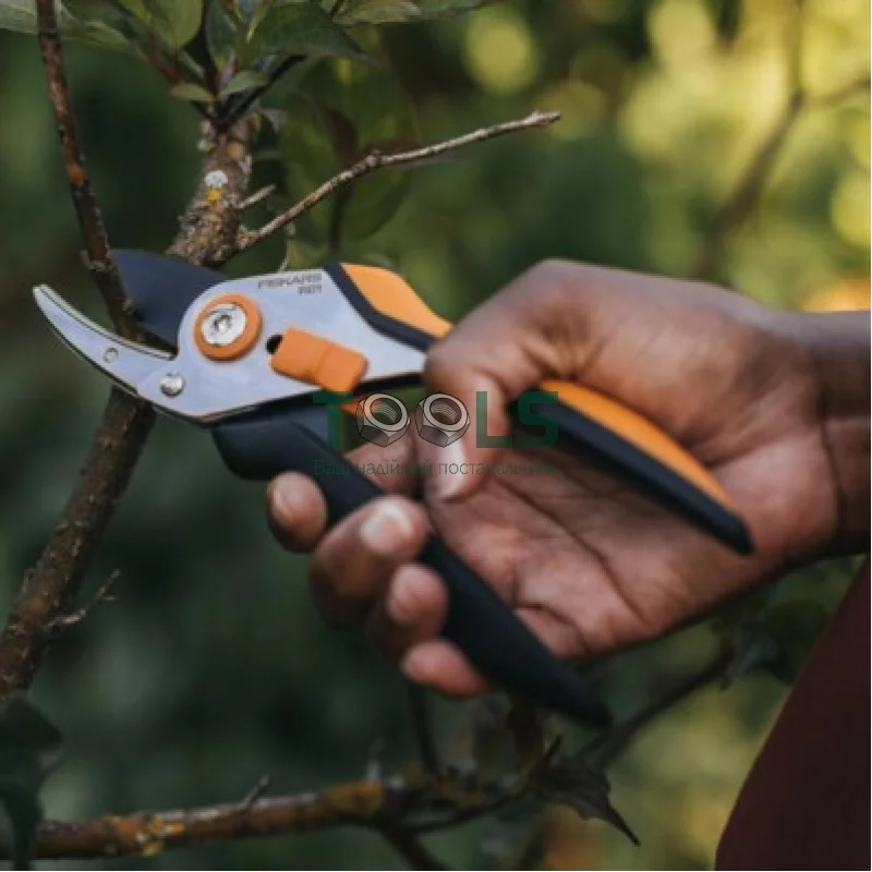 Секатор с наковальней Fiskars Solid P371 (1057166)