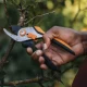 Секатор з ковадлом Fiskars Solid P371 (1057166)