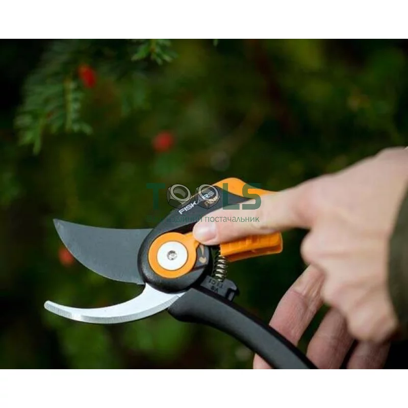 Плоскостной секатор (регулируемое раскрытие) Fiskars SmartFit P68, 111610 (1001424)