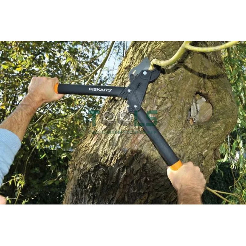 Контактный веткорез Fiskars с храповым механизмом L85 (1000585)