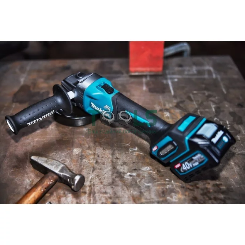 Аккумуляторная угловая шлифмашина Makita GA008GM201 (36 В, 2х4 А*ч, 125 мм)