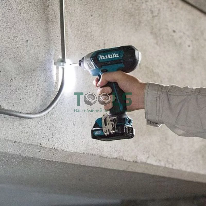 Аккумуляторный ударный гайковерт Makita TD110DSAE (10.8 В, 2х2 А*ч, 110 Н*м)