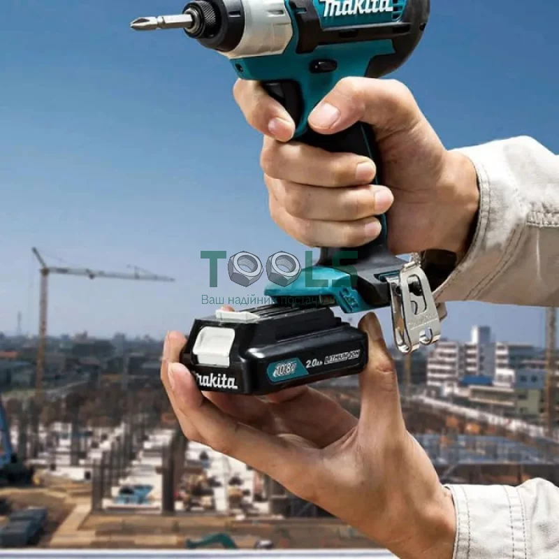 Аккумуляторный ударный гайковерт Makita TD110DSAE (10.8 В, 2х2 А*ч, 110 Н*м)