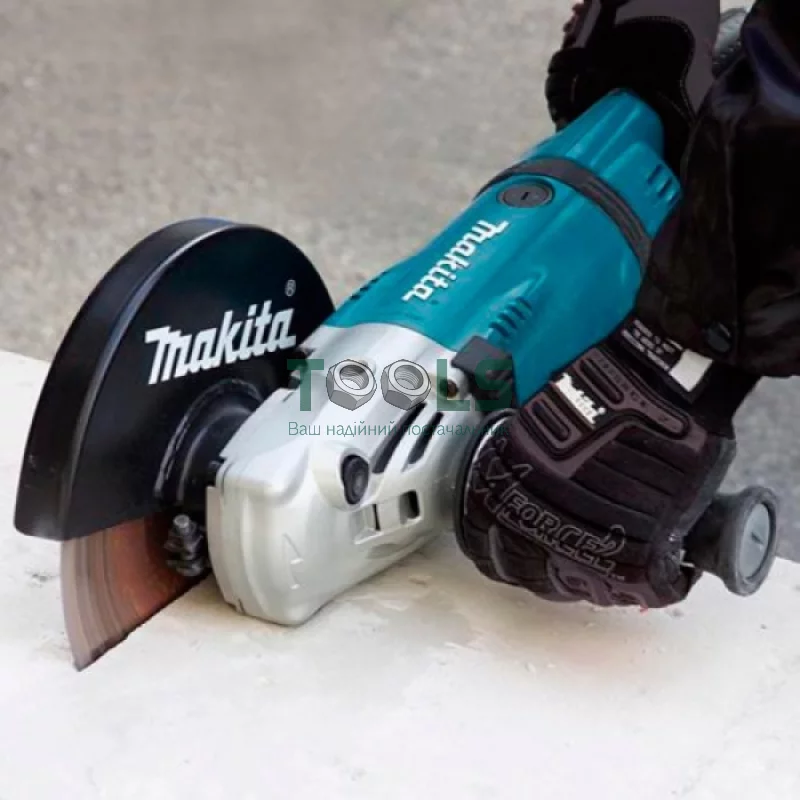 Кутова шліфувальна машина Makita GA7030RF01 (2.4 кВт, 180 мм)