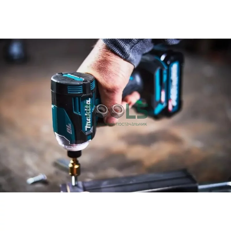 Аккумуляторный ударный гайковерт Makita TD001GM201 (40 В, 2х4 А*ч, 220 Н*м)