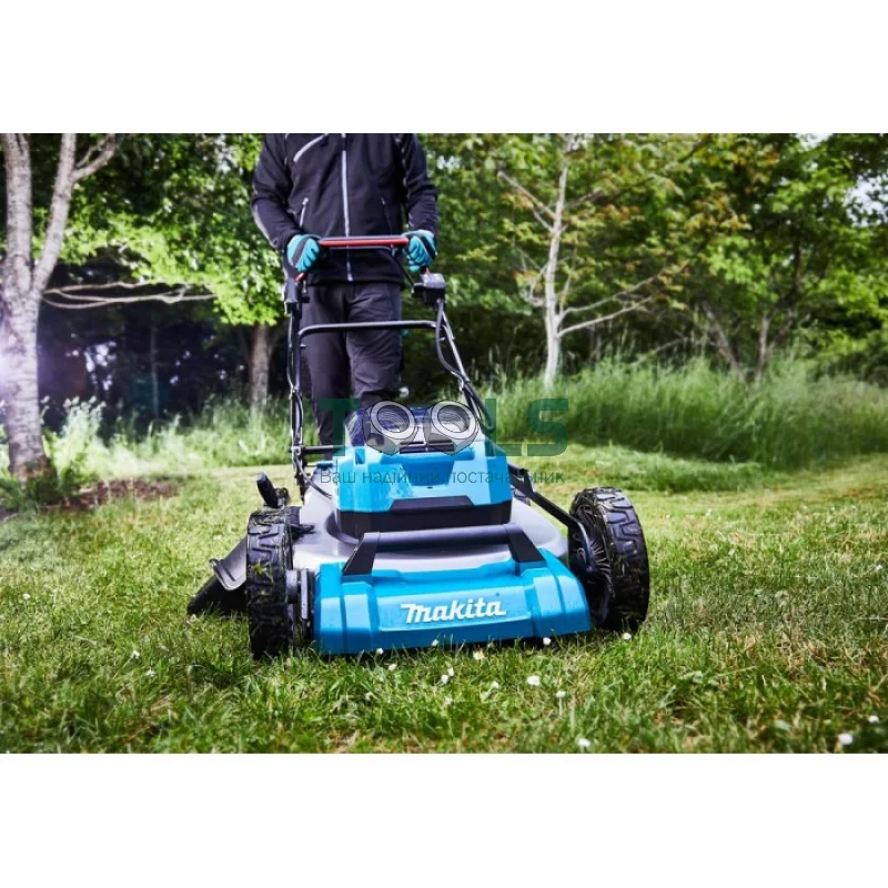 Самоходная аккумуляторная газонокосилка Makita DLM532PT4 (2х18 В, 4х5 А*ч, 530 мм)