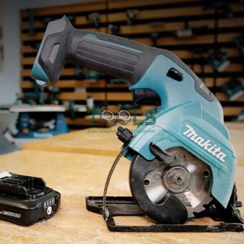 Аккумуляторная дисковая пила Makita HS301DWAE (10.8 В, 2х2 А*ч, 85 мм)