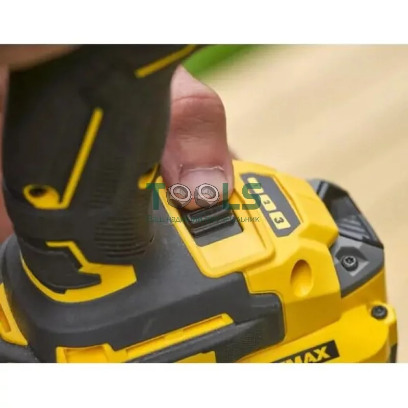 Гайковерт аккумуляторный ударный STANLEY FatMax SFMCF820D2K