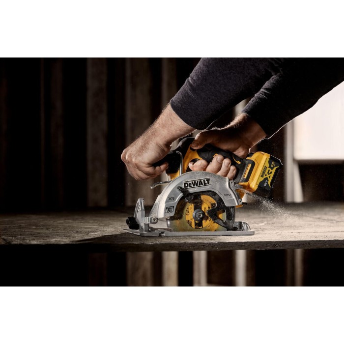 Аккумуляторная дисковая пила DeWALT DCS512N (12 В, без АКБ, 140 мм)