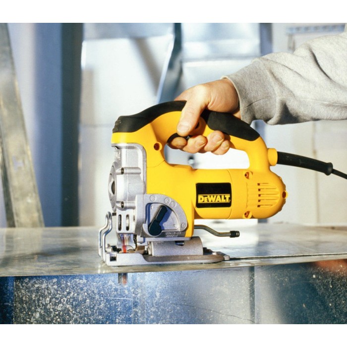 Электролобзик DeWALT DW331KT (0.701 кВт, 3100 ход/мин)