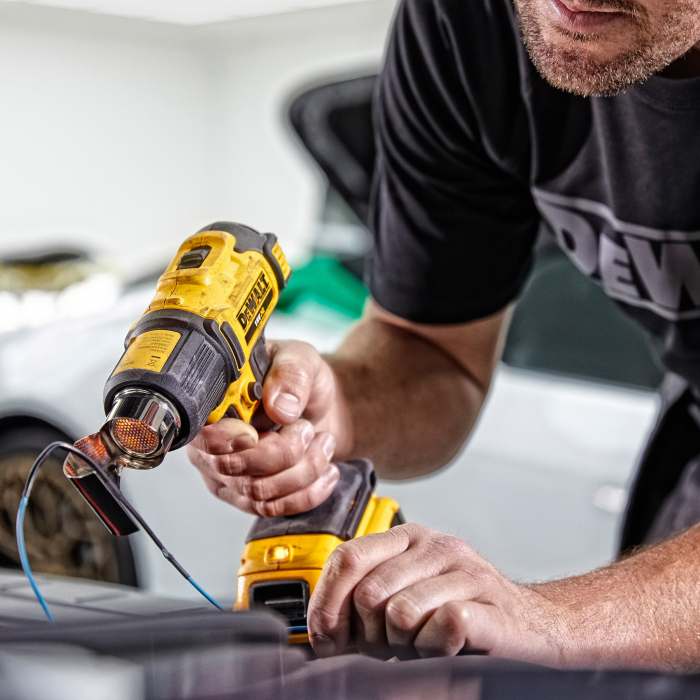 Аккумуляторный строительный фен DeWALT DCE530N (18 В, без АКБ)
