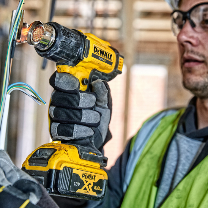 Аккумуляторный строительный фен DeWALT DCE530N (18 В, без АКБ)