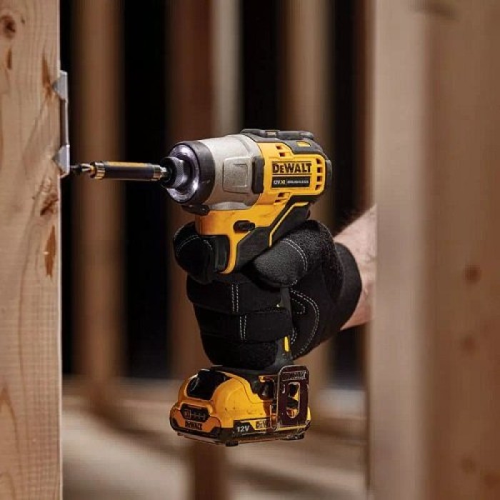 Набір інструментів: шуруповерт DeWALT DCD701 та гайковерт DeWALT DCF801 ​​(DCK2110C2T)