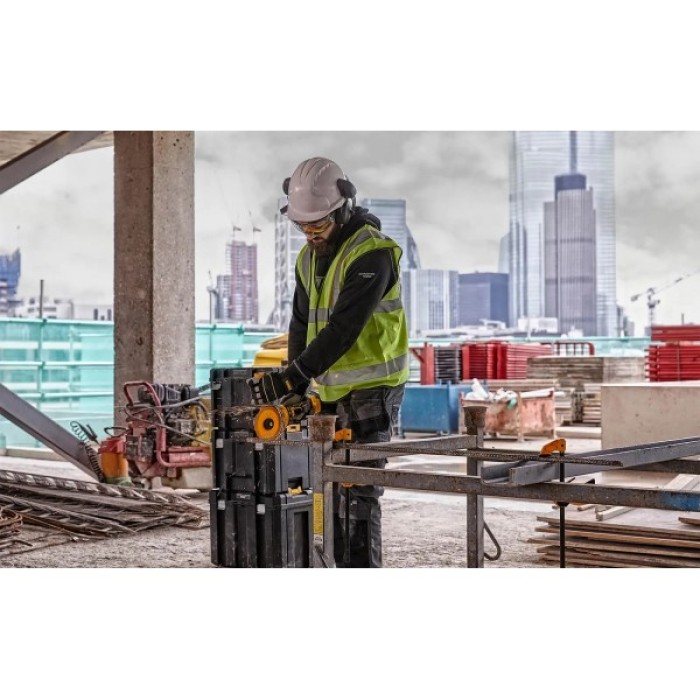 Аккумуляторная угловая шлифмашина DeWALT DCG418T2 (54 В, 2х2 А*ч, 125 мм)