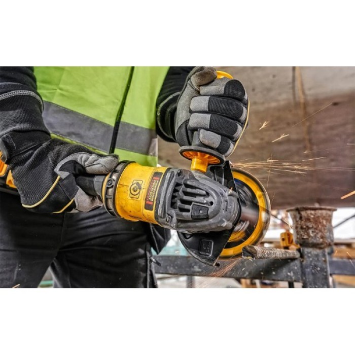 Аккумуляторная угловая шлифмашина DeWALT DCG418T2 (54 В, 2х2 А*ч, 125 мм)
