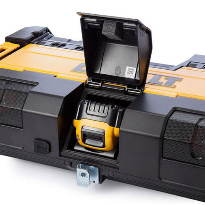 Зарядное устройство-радиоприемник AM/FM DeWALT DWST1-75659 (14.4 / 18 В, без АКБ, 40 Вт)
