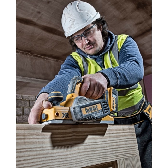 Аккумуляторный рубанок DeWALT DCP580NT (18 В, без АКБ, 82 мм)
