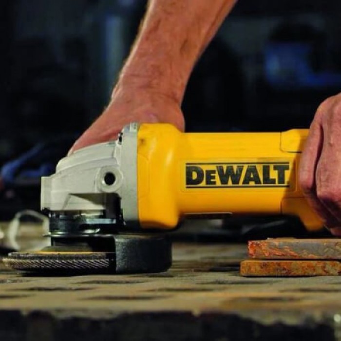 Угловая шлифмашина DeWALT DWE4233 (1.4 кВт, 125 мм)