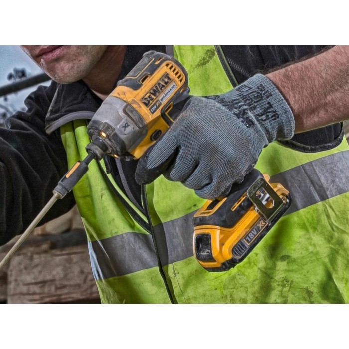 Аккумуляторный ударный шуруповерт DeWALT DCF887D2 (2х18 В, 2 А*ч, 205 Н*м)