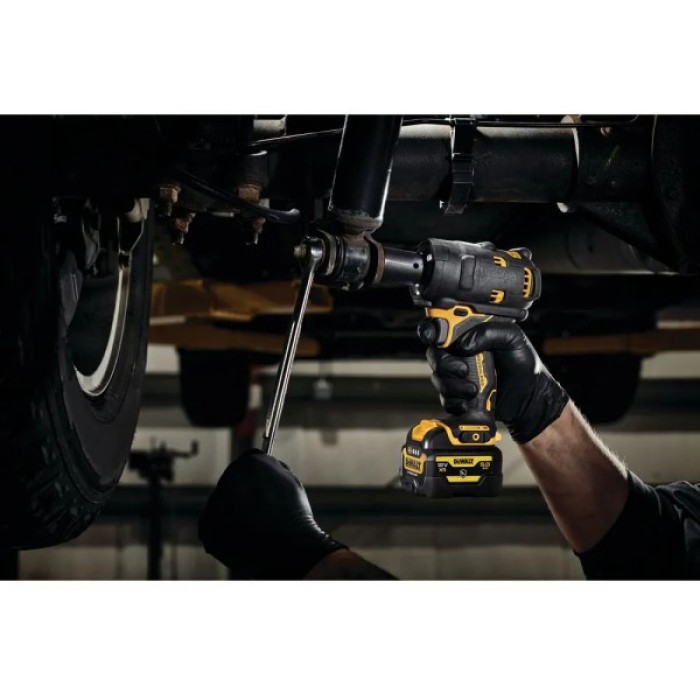 Аккумуляторный ударный гайковерт DeWALT DCF901P1 (12 В, 5 А*ч, 338 Н*м)