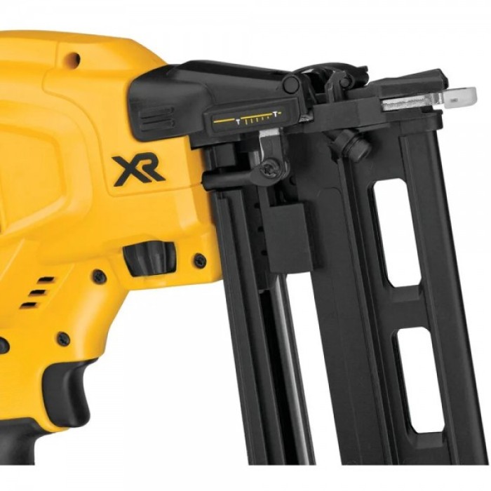 Пистолет гвоздезабивной аккумуляторный DeWALT DCN662NT + кейс (18 В, без АКБ, 32-64 мм)