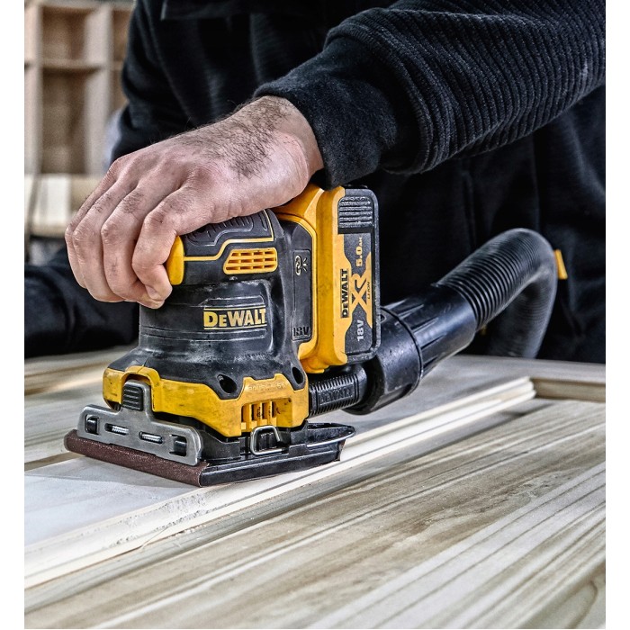 Аккумуляторная вибрационная шлифмашина DeWALT DCW200NT (18 В, без АКБ, 115х108 мм)