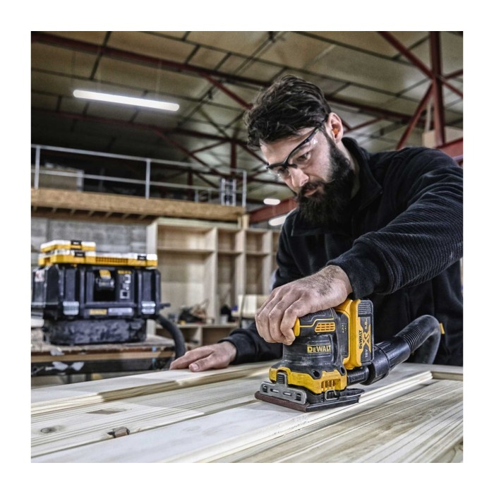 Аккумуляторная вибрационная шлифмашина DeWALT DCW200NT (18 В, без АКБ, 115х108 мм)