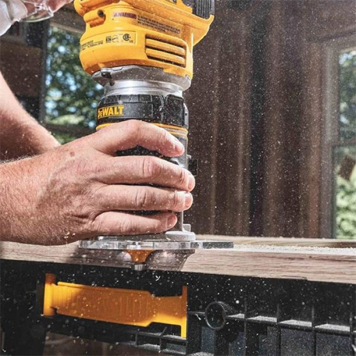 Аккумуляторный кромочный фрезер DeWALT DCW604P2 (2х18 В, 5 А*ч)