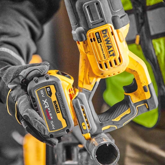 Аккумуляторная сабельная пила DeWALT DCS386NT (18 В, без АКБ, 3000 ход/мин)