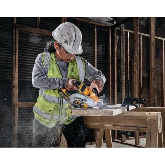 Пила дисковая аккумуляторная бесщеточная DeWALT DCS573T1 (18 В, 6 А*ч, 190 мм)