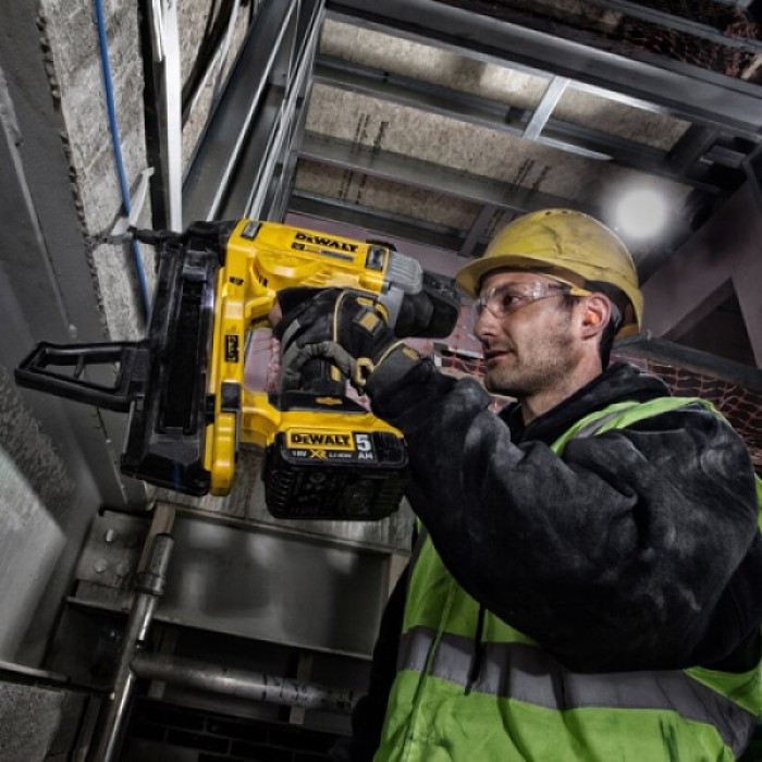 Пистолет гвоздезабивной по бетону аккумуляторный DeWALT DCN890N (18 В, без АКБ, 13-57 мм)