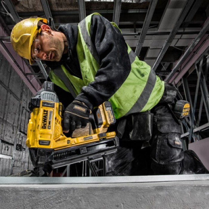 Пистолет гвоздезабивной по бетону аккумуляторный DeWALT DCN890N (18 В, без АКБ, 13-57 мм)