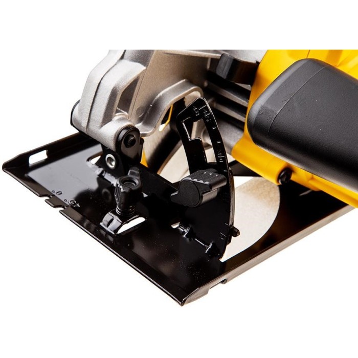 Пила дисковая DeWALT DWE560 (1.35 кВт, 184 мм)