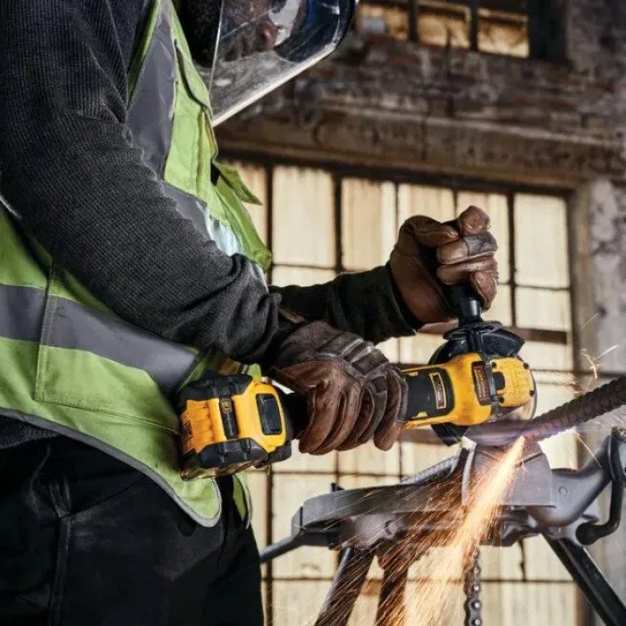 Аккумуляторная угловая шлифмашина DeWALT DCG409NT (18 В, без АКБ, 125 мм)