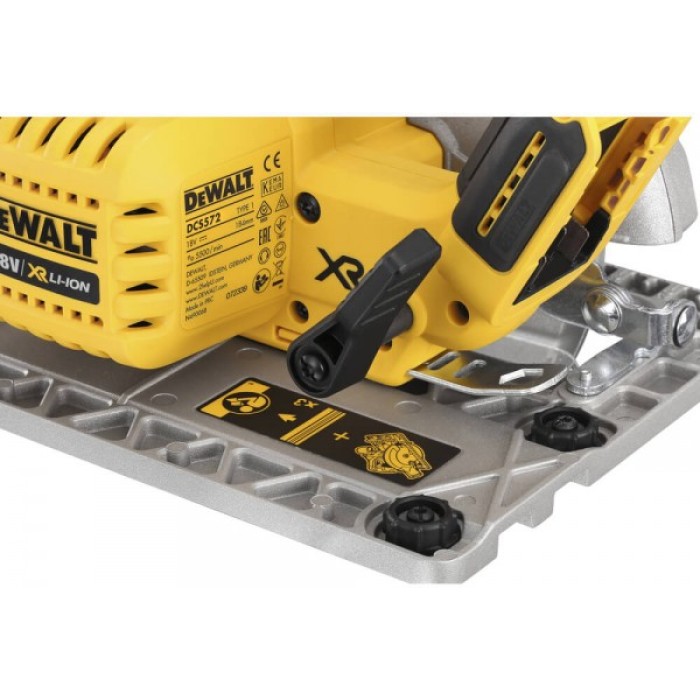 Аккумуляторная дисковая пила DeWALT DCS572NT (18 В, без АКБ, 184 мм)