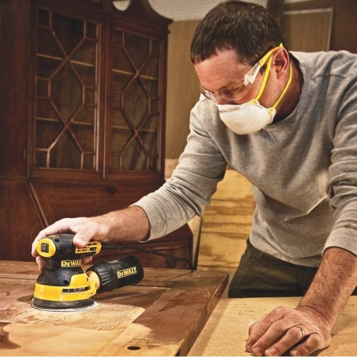 Эксцентриковая шлифмашина DeWALT DWE6423 (0.28 кВт, 125 мм)