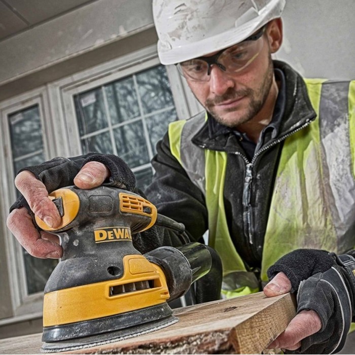Эксцентриковая шлифмашина DeWALT DWE6423 (0.28 кВт, 125 мм)