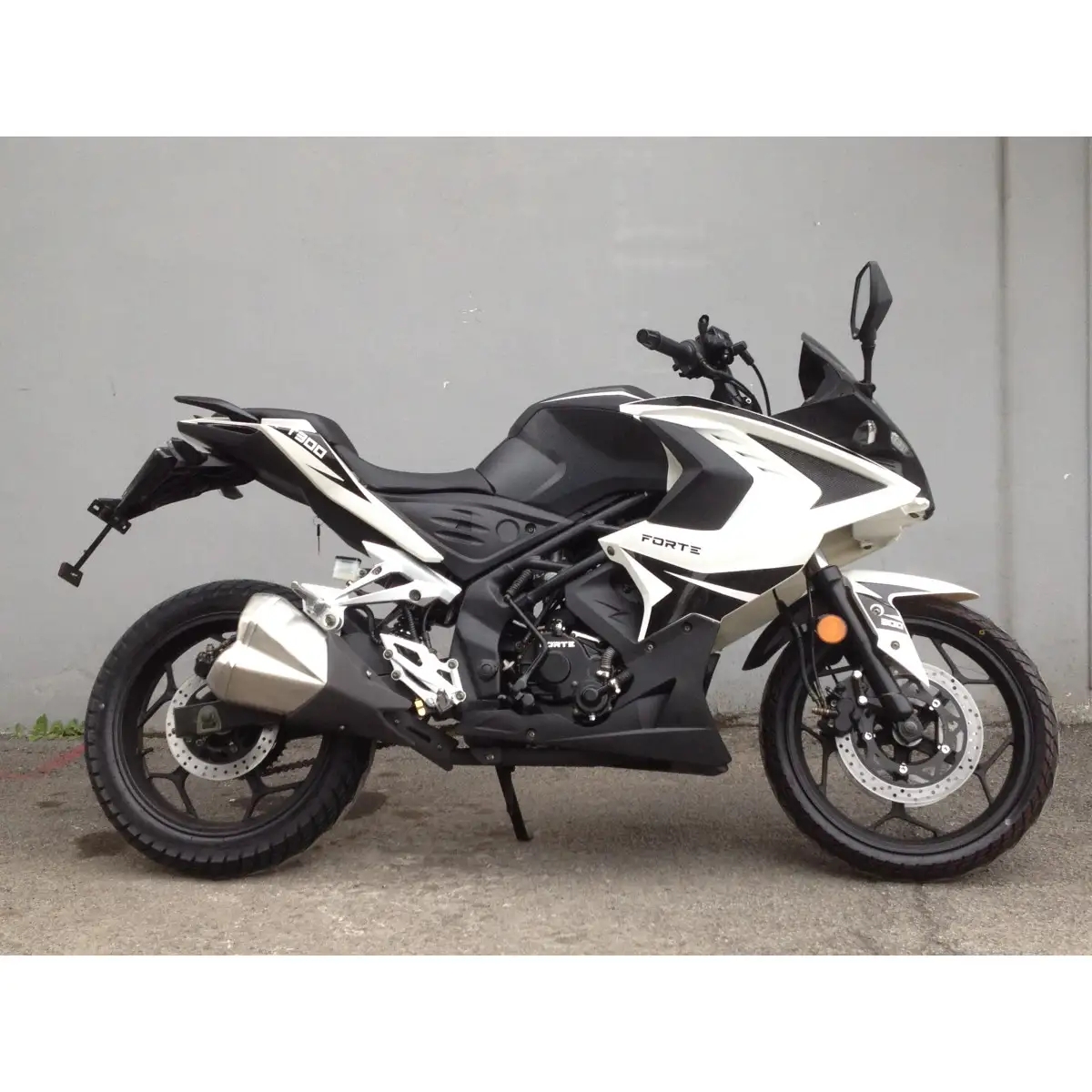 Мотоцикл FT300-R1 черно-белый Forte
