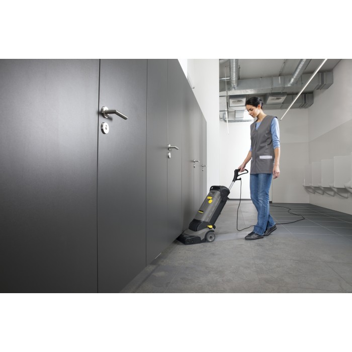 Поломойная машина Karcher BR 30/4 C (0.82 кВт, 4 л) (1.783-223.0)
