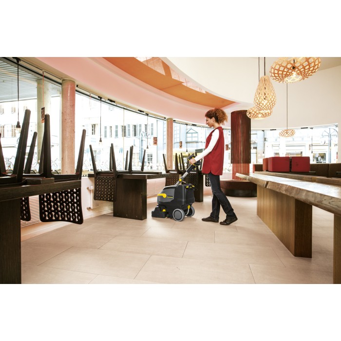 Аккумуляторная поломойная машина Karcher BR 35/12 C Bp Pack (25.2 В, 21 А*ч, 12 л) (1.783-467.0)