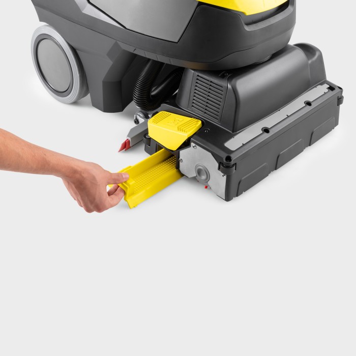 Аккумуляторная поломойная машина Karcher BR 35/12 C Bp Pack (25.2 В, 21 А*ч, 12 л) (1.783-467.0)