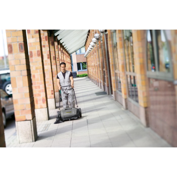 Подметальная машина Karcher KM 70/15 C (700 мм) (1.517-151.0)