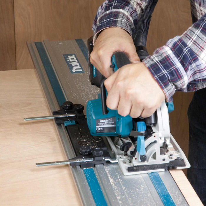 Аккумуляторная дисковая пила Makita DHS680Z (18 В, без АКБ, 165 мм)