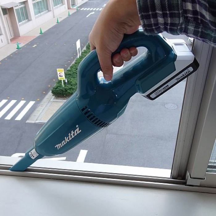 Аккумуляторный пылесос Makita CL183DZX (18 В, без АКБ, 0.6 л)