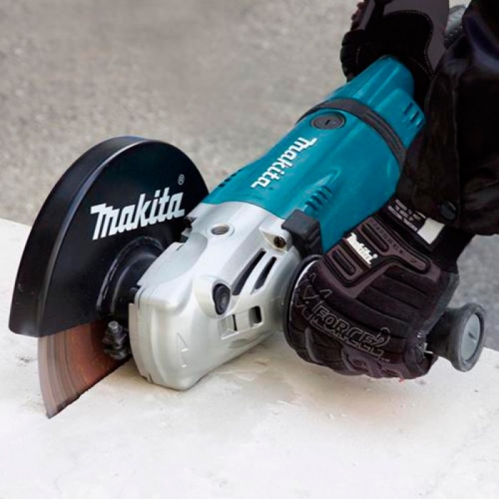Угловая шлифовальная машина Makita GA7030RF01 (2.4 кВт, 180 мм)