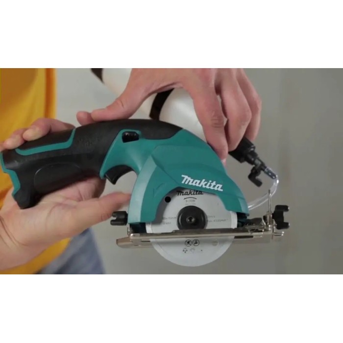 Аккумуляторная алмазная дисковая пила Makita CC300DW (10.8 В, 1.3 А*ч, 85 мм)